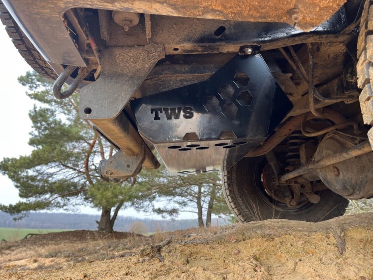 Osłona zbiornika paliwa do Grand Vitara I 98-05 5D 2,0TD 2,5V6 2,0 J20A