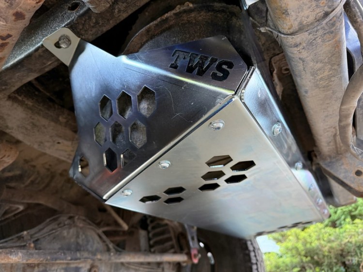 Osłona zbiornika paliwa Grand Vitara I 98-05r 1,6/2,0/2,5v6/2,0hdi/2,7v6