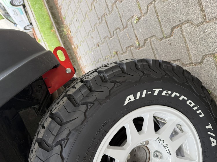 Hak Ucho holownicze Jimny tył 18r + Czerwone