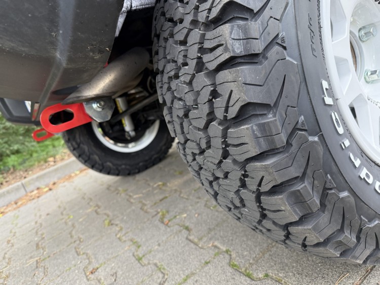 Hak Ucho holownicze Jimny tył 18r + Czerwone